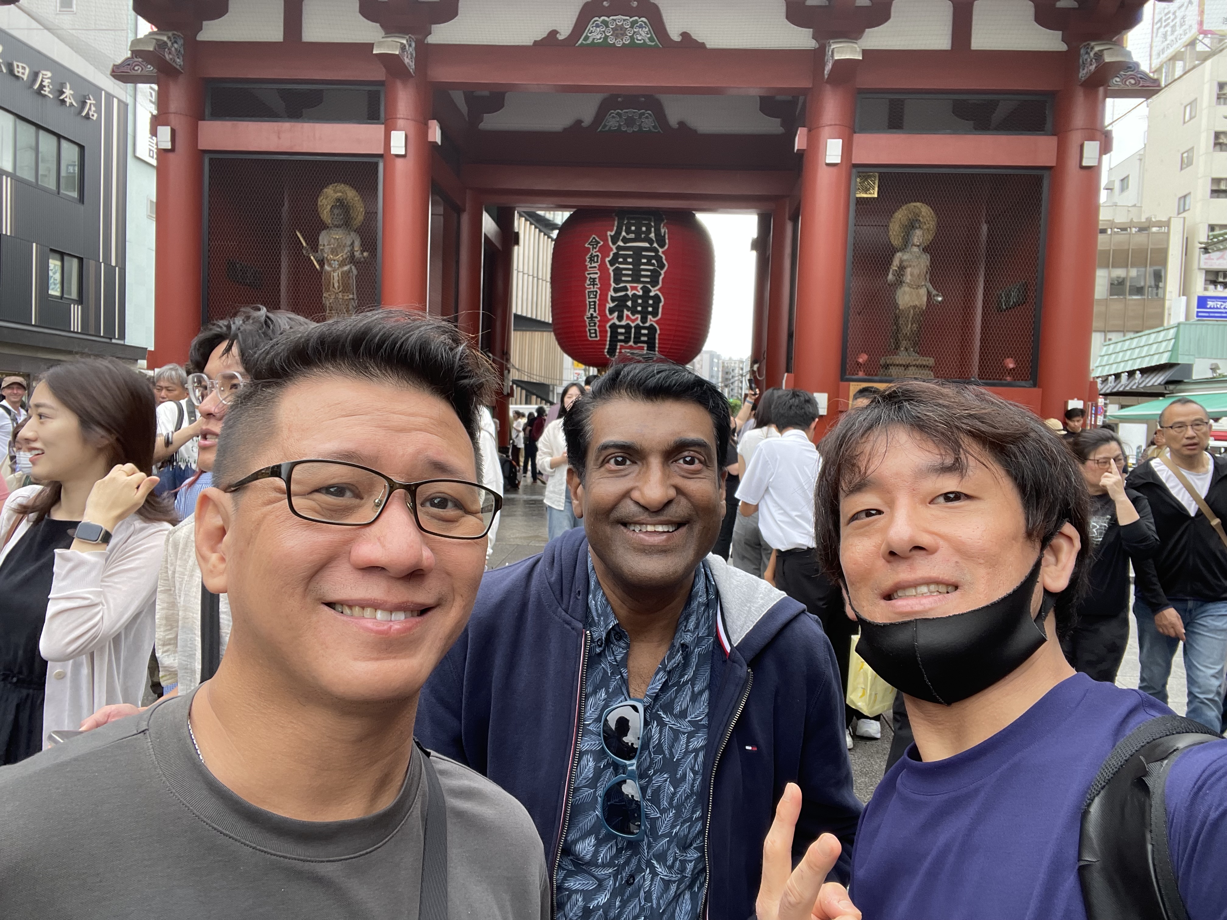 Private guide Mao with international guests at Senso-ji temple Asakusa Tokyo